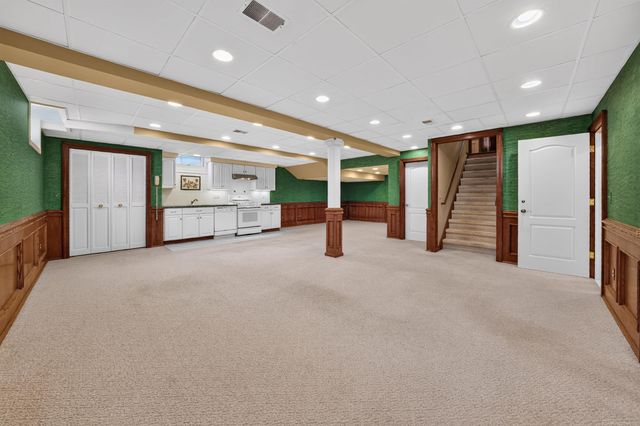18609 Beatrice Street, Clinton Township, MI 48036