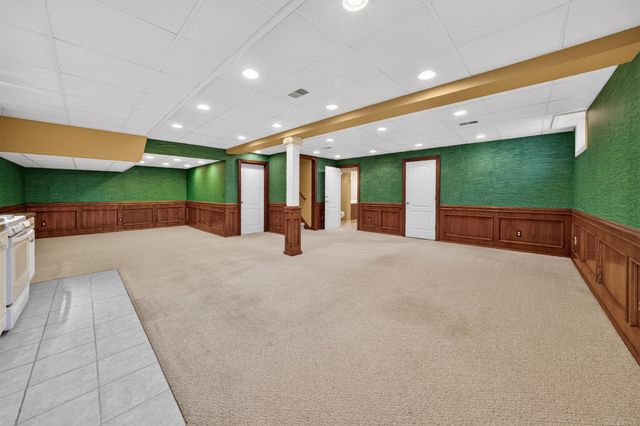 18609 Beatrice Street, Clinton Township, MI 48036