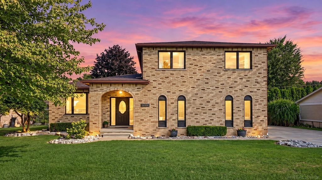 18609 Beatrice Street, Clinton Township, MI 48036
