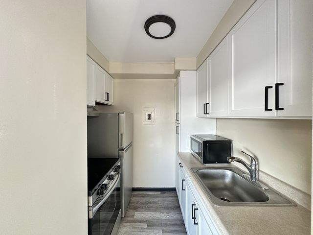 1400 Chicago Avenue 401, Evanston, IL 60201