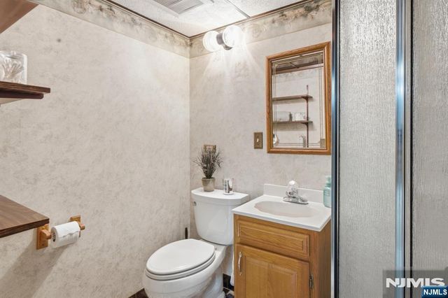 5-22 Hazel Place, Fair Lawn, NJ 07410