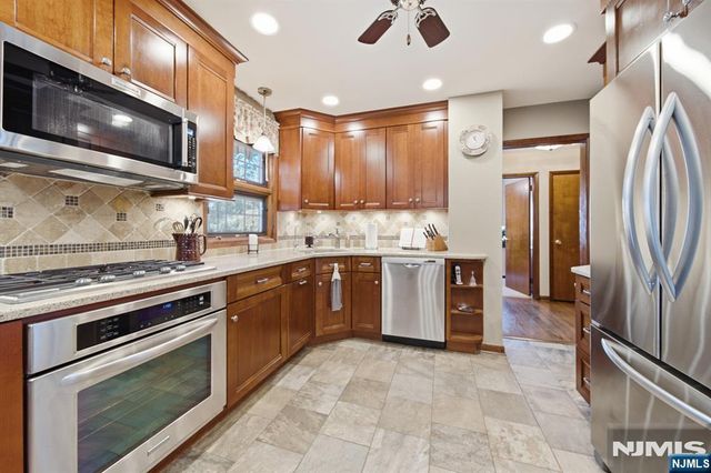 5-22 Hazel Place, Fair Lawn, NJ 07410
