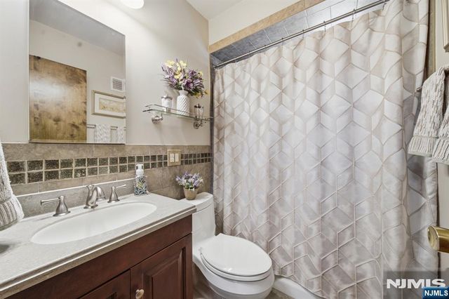 5-22 Hazel Place, Fair Lawn, NJ 07410