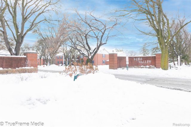 27654 E Echo Valley 234, Farmington Hills, MI 48334