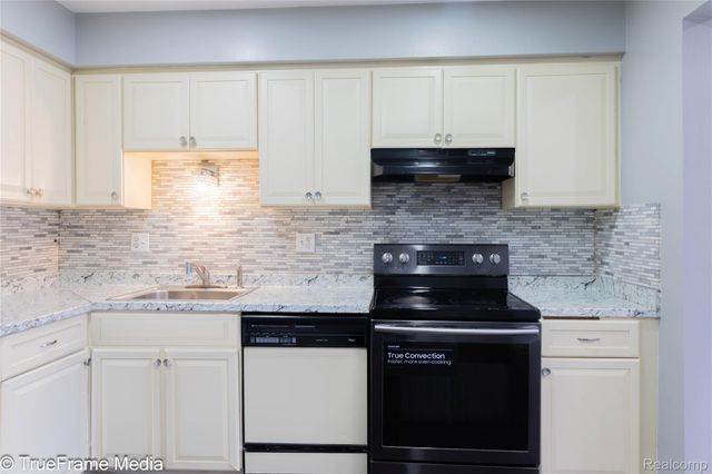 27654 E Echo Valley 234, Farmington Hills, MI 48334