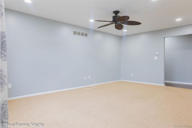 27654 E Echo Valley 234, Farmington Hills, MI 48334