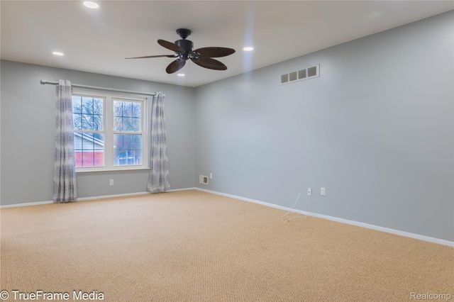 27654 E Echo Valley 234, Farmington Hills, MI 48334