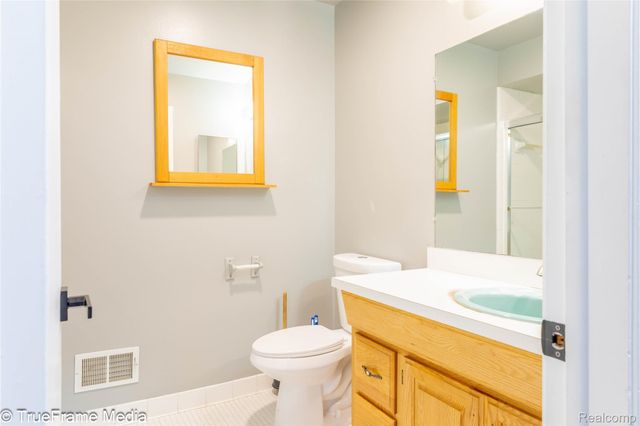 27654 E Echo Valley 234, Farmington Hills, MI 48334