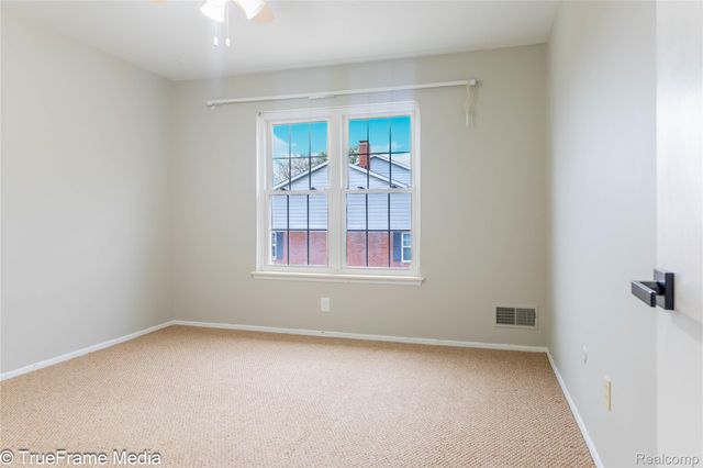 27654 E Echo Valley 234, Farmington Hills, MI 48334