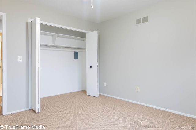 27654 E Echo Valley 234, Farmington Hills, MI 48334