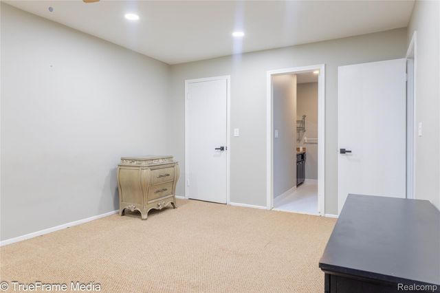 27654 E Echo Valley 234, Farmington Hills, MI 48334