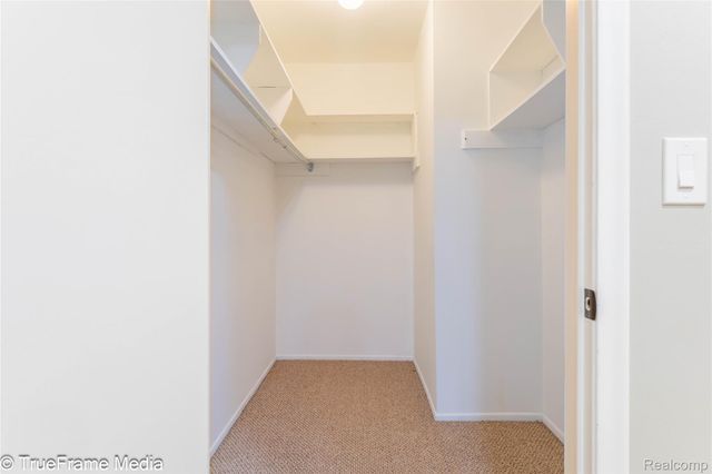 27654 E Echo Valley 234, Farmington Hills, MI 48334