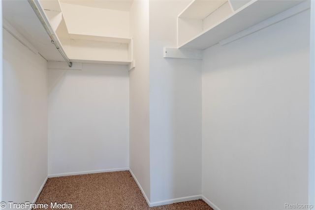 27654 E Echo Valley 234, Farmington Hills, MI 48334