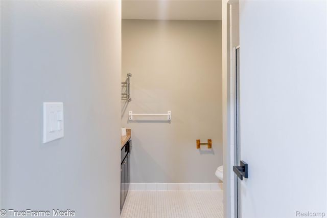 27654 E Echo Valley 234, Farmington Hills, MI 48334