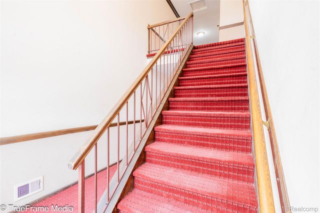 27654 E Echo Valley 234, Farmington Hills, MI 48334