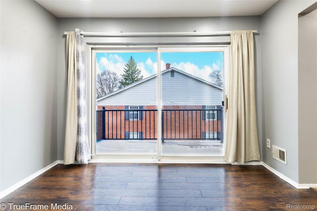 27654 E Echo Valley 234, Farmington Hills, MI 48334