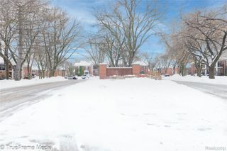 27654 E Echo Valley 234, Farmington Hills, MI 48334