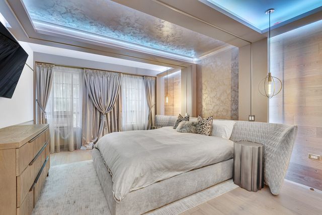 340 W 57th St Apt 2I, New York City, NY 10019