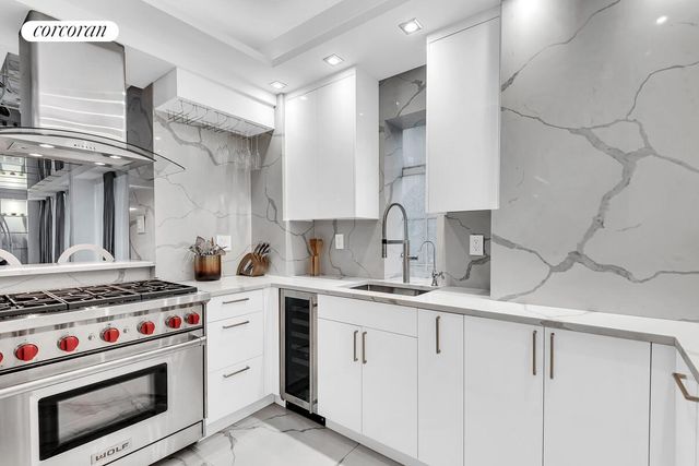 340 W 57th St Apt 2I, New York City, NY 10019