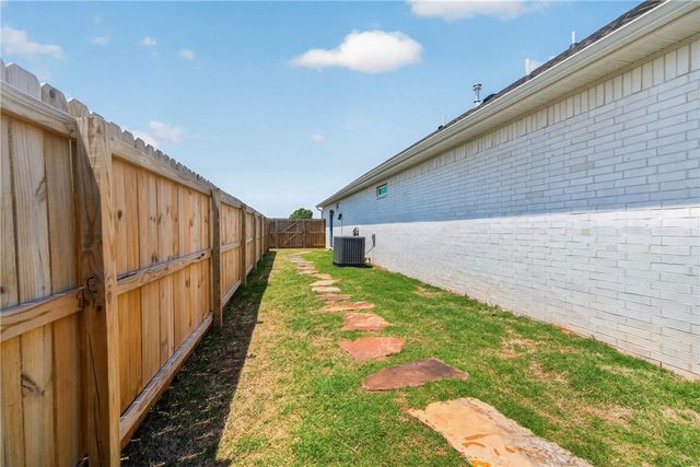 142 N Box Turtle Avenue, Farmington, AR 72730