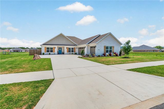142 N Box Turtle Avenue, Farmington, AR 72730