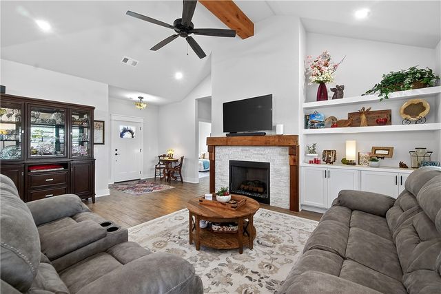 142 N Box Turtle Avenue, Farmington, AR 72730