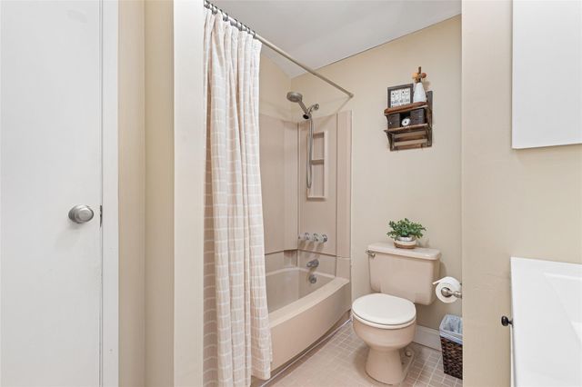 221 Winding Woods Loop 55, Staten Island, NY 10307