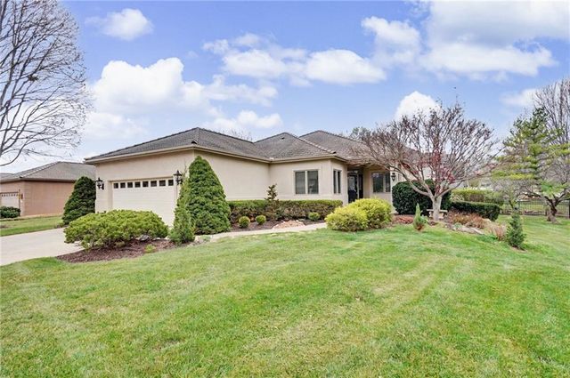 5727 Villa Drive, Lawrence, KS 66047