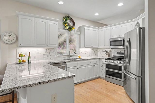 5727 Villa Drive, Lawrence, KS 66047