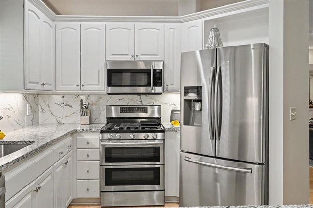 5727 Villa Drive, Lawrence, KS 66047