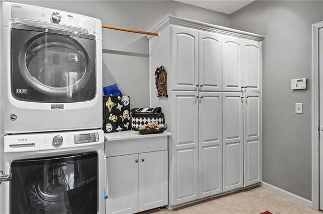 5727 Villa Drive, Lawrence, KS 66047