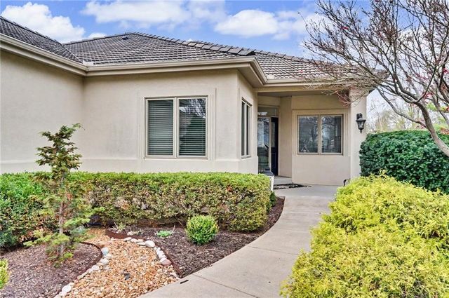 5727 Villa Drive, Lawrence, KS 66047