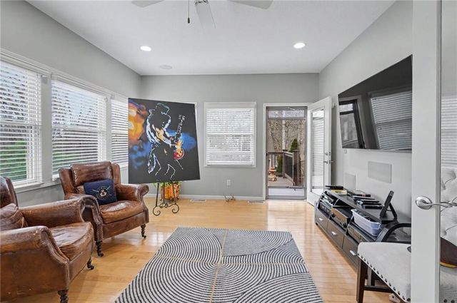 5727 Villa Drive, Lawrence, KS 66047