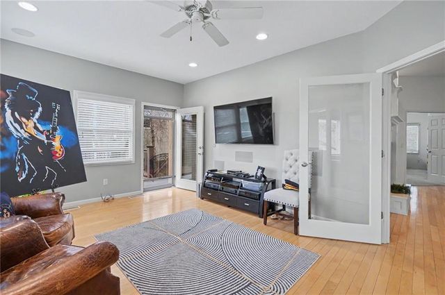 5727 Villa Drive, Lawrence, KS 66047