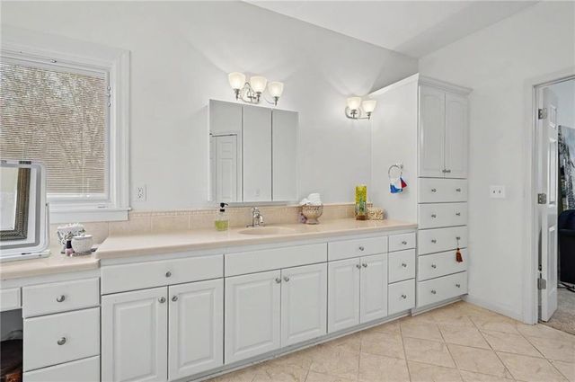 5727 Villa Drive, Lawrence, KS 66047