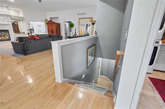 5727 Villa Drive, Lawrence, KS 66047