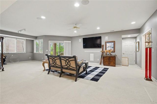 5727 Villa Drive, Lawrence, KS 66047