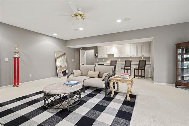 5727 Villa Drive, Lawrence, KS 66047