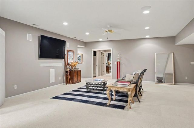 5727 Villa Drive, Lawrence, KS 66047