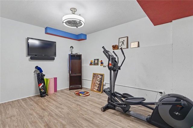 5727 Villa Drive, Lawrence, KS 66047