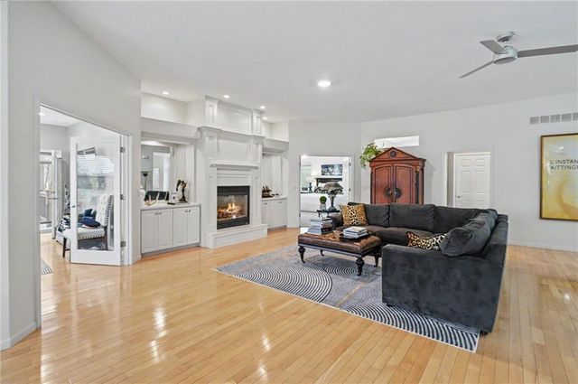 5727 Villa Drive, Lawrence, KS 66047