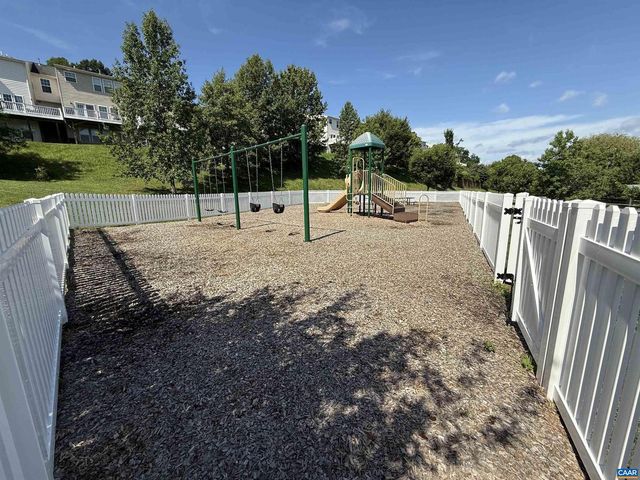 2176 WHISPERING HOLLOW LN, Charlottesville, VA 22911