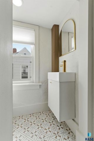 304 Highland Ave Avenue, Sioux Falls, SD 57103