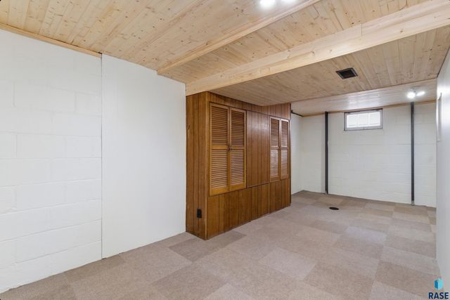 304 Highland Ave Avenue, Sioux Falls, SD 57103