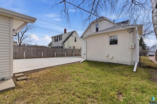 304 Highland Ave Avenue, Sioux Falls, SD 57103