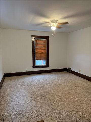 115 Lyon Ave, City Of But Se, PA 16001