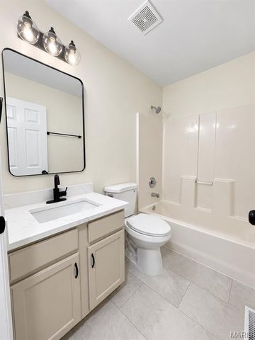 1731 Fairview Farms Circle, Wentzville, MO 63385