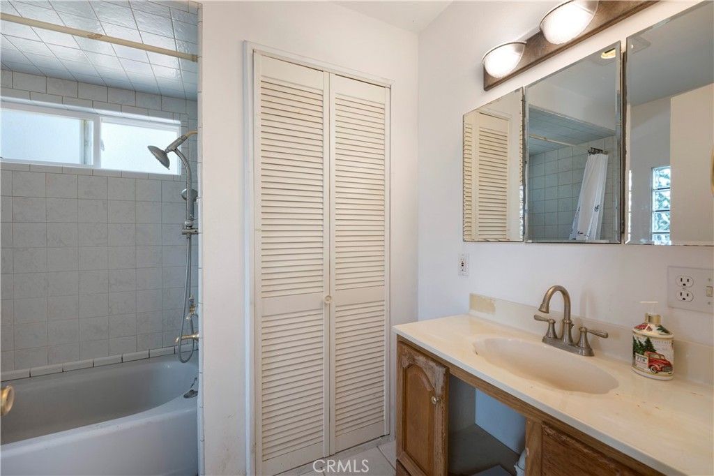 Image 27 of property listing at 2866 Gobat Avenue, San Diego, CA 92122