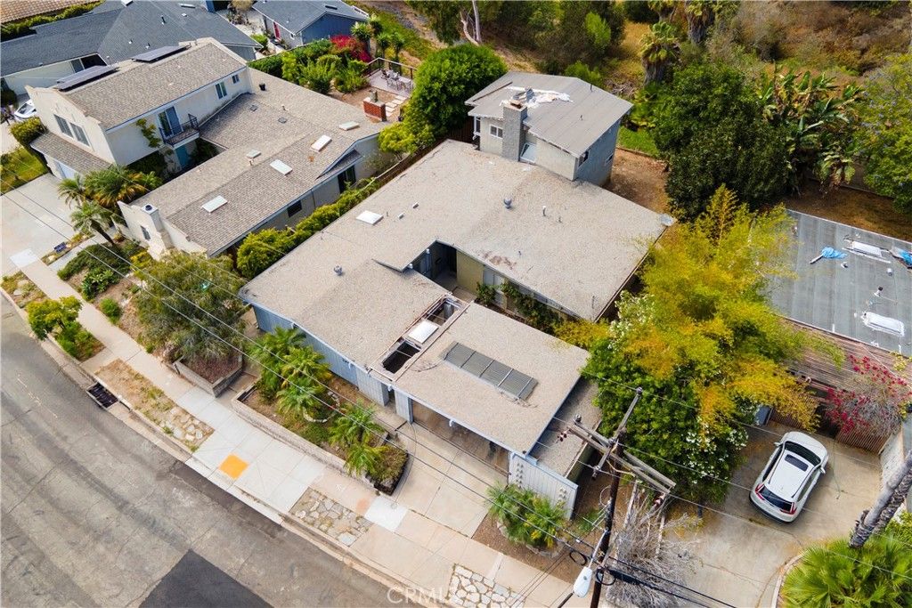 Image 3 of property listing at 2866 Gobat Avenue, San Diego, CA 92122