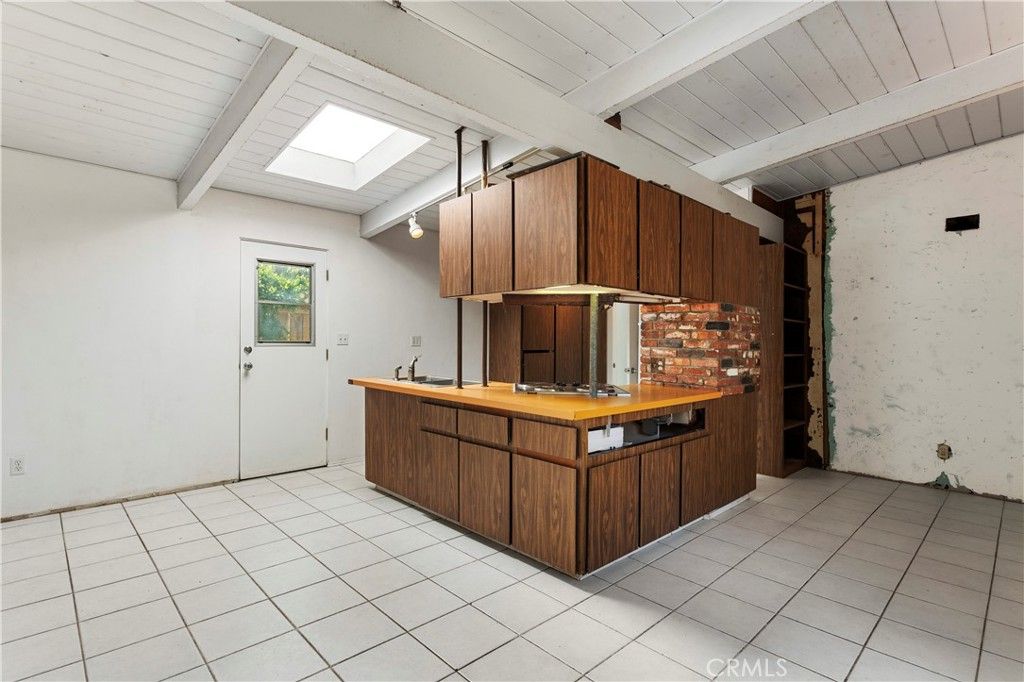 Image 6 of property listing at 2866 Gobat Avenue, San Diego, CA 92122